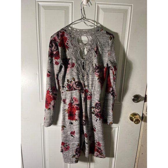 Candie’s long sleeved v-neck grey floral dress size small. - Picture 2 of 6